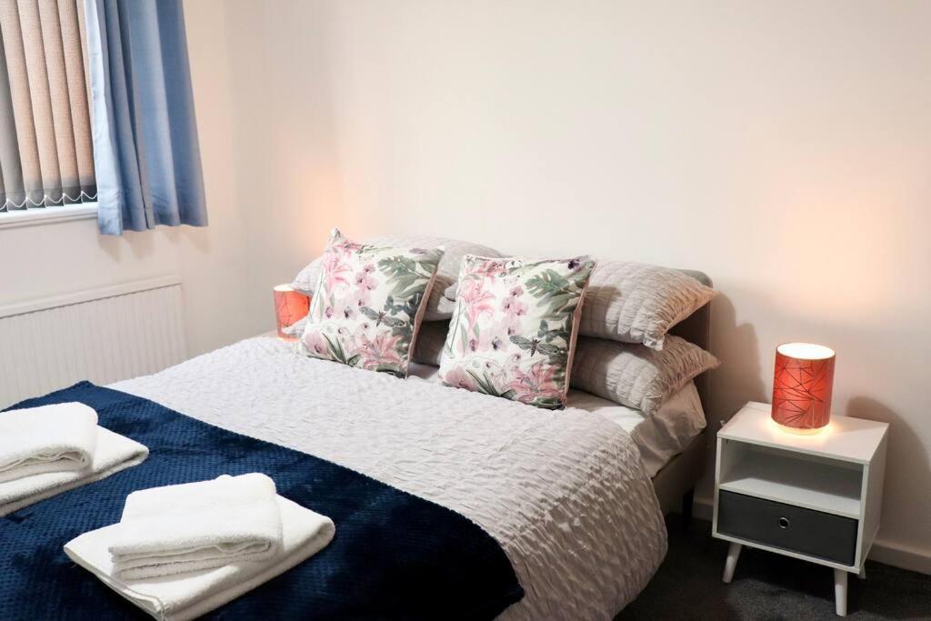 Lovely Staycation With Family Free Parking & Wifi Leeds  Zewnętrze zdjęcie