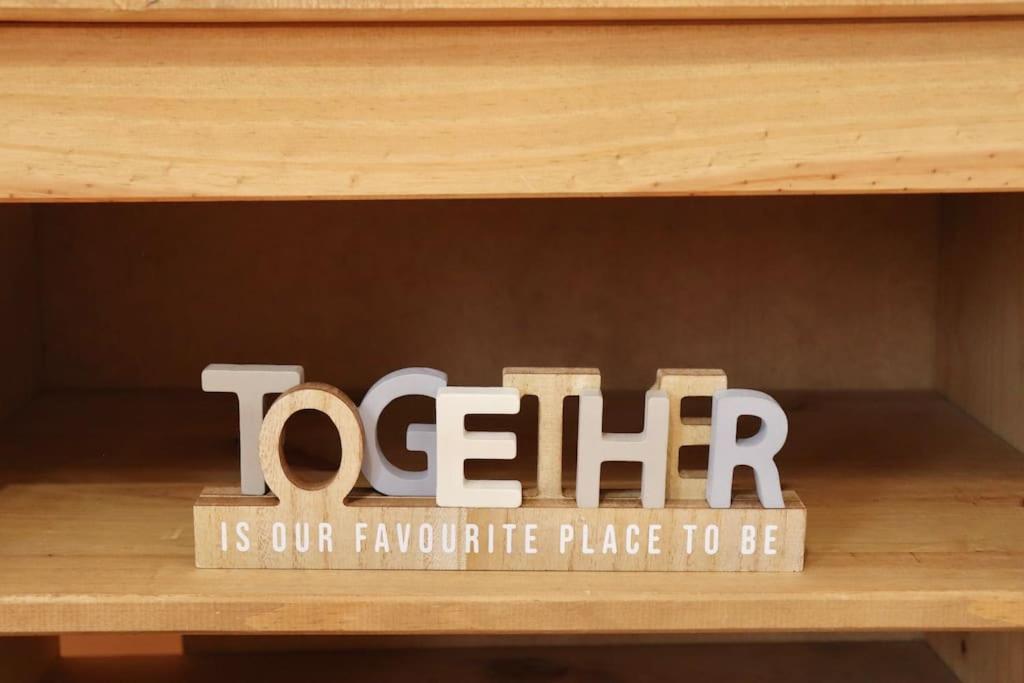 Lovely Staycation With Family Free Parking & Wifi Leeds  Zewnętrze zdjęcie