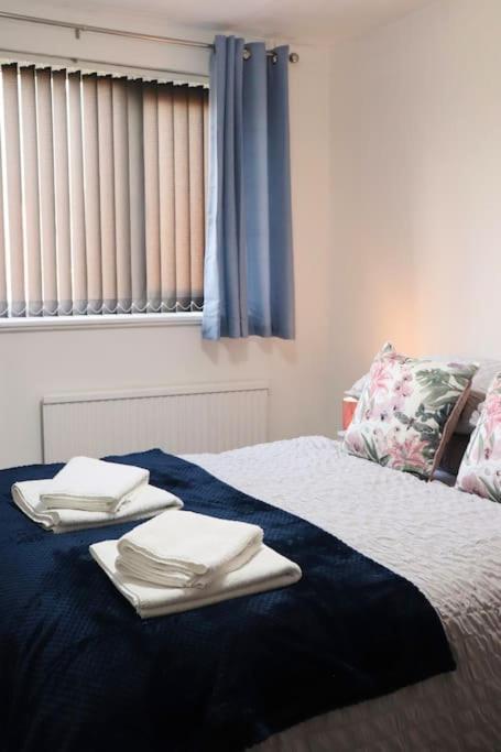 Lovely Staycation With Family Free Parking & Wifi Leeds  Zewnętrze zdjęcie